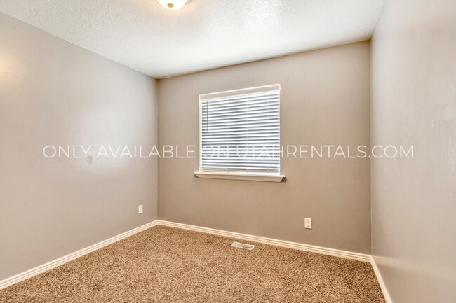 Building Photo - 1705 Dragonfly Ln