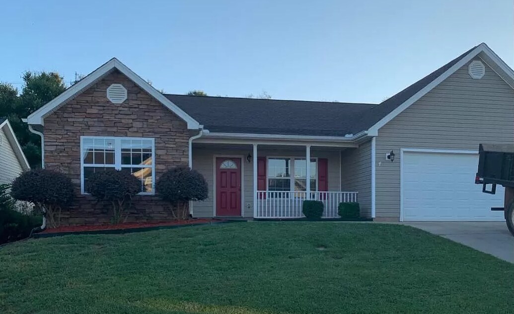 Foto principal - Charming 3 Bedroom Home in Simpsonville, S...