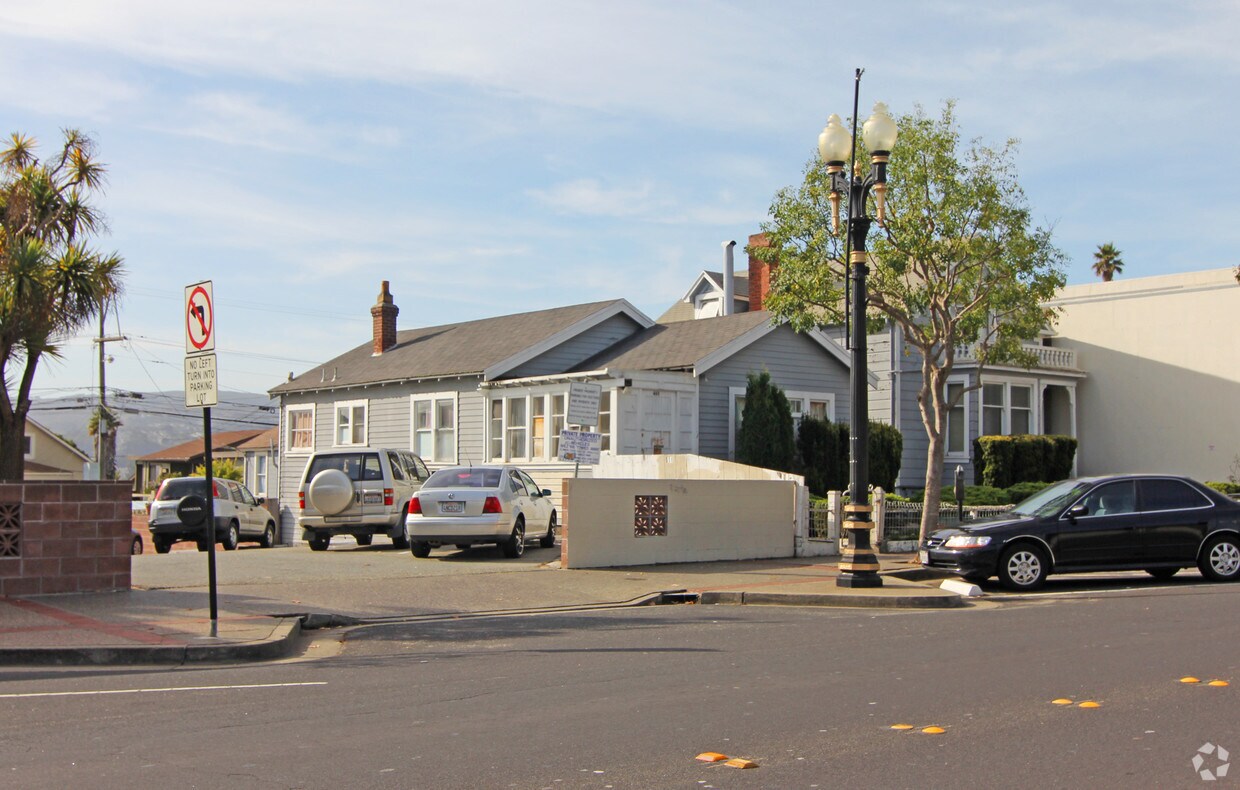 Foto del edificio - 465-467 Grand Ave