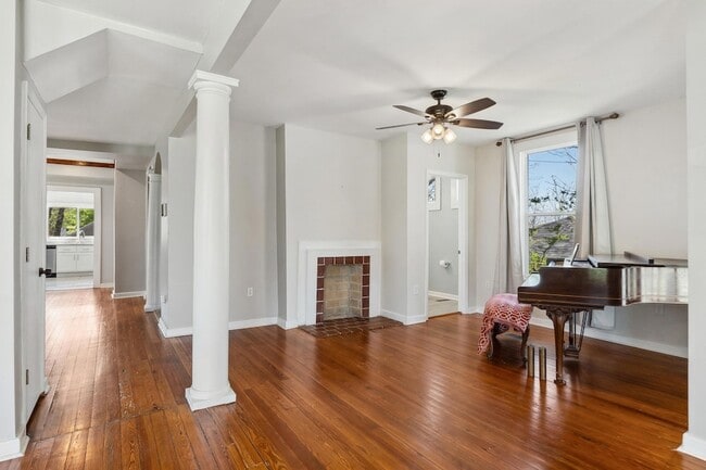 Building Photo - 1906 Vine St