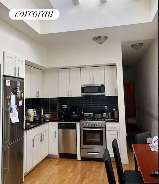 Foto del edificio - 230 E 27th St