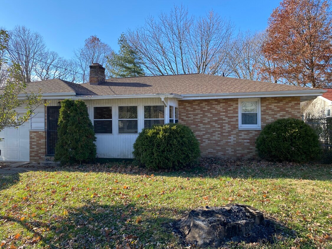 Primary Photo - 121 Field Grove Ct