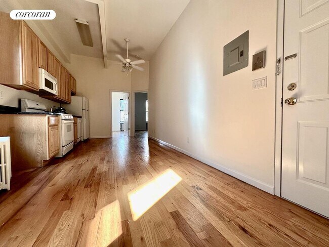 Building Photo - 316 W 51st St