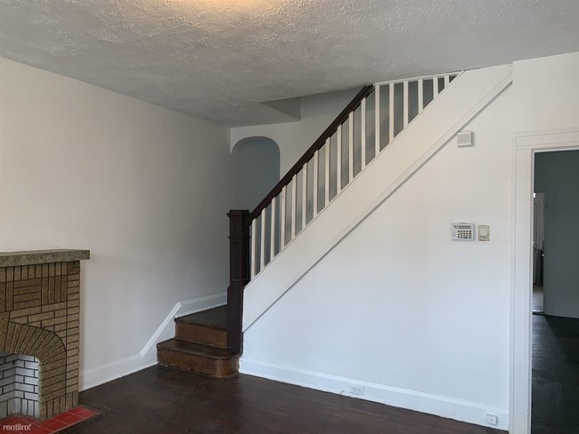 Building Photo - 3227 Chesterfield Ave