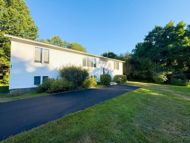Foto del edificio - 403 Gray Rd