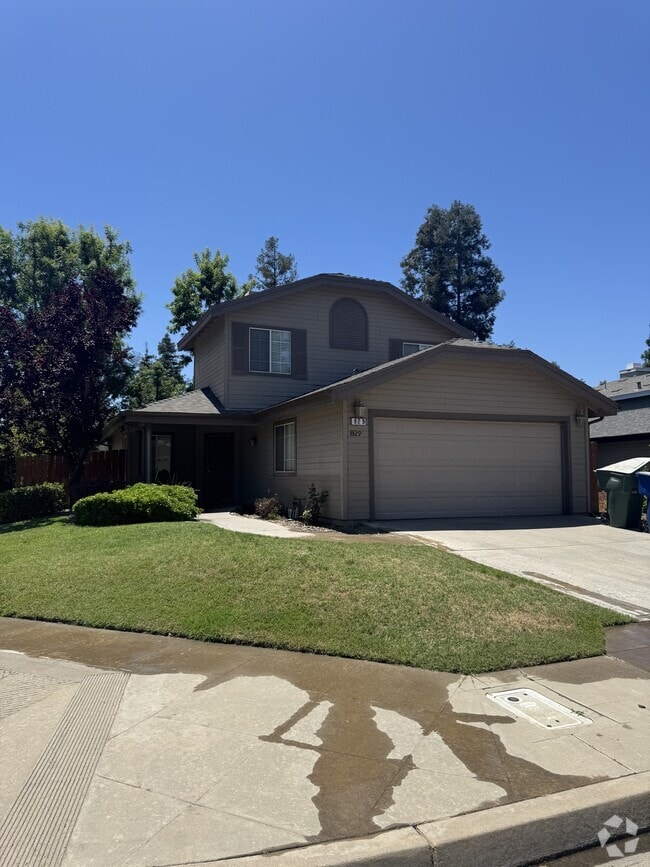 Building Photo - 829 E Chickadee Ct