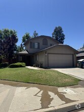 Building Photo - 829 E Chickadee Ct