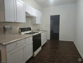 Building Photo - 528 Valley Brook Ave