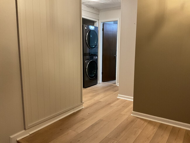 Building Photo - 215 Thornton Dr