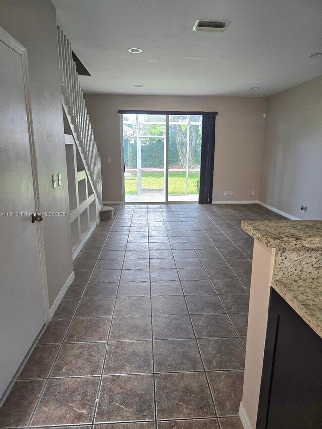 Building Photo - 2082 Madeira Dr