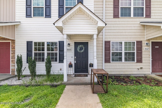 Building Photo - 9005 Banister Loop