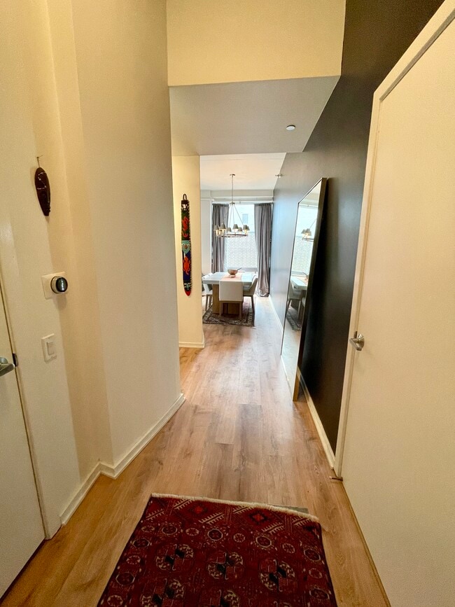 Front Entry - 1000 W Leland Ave