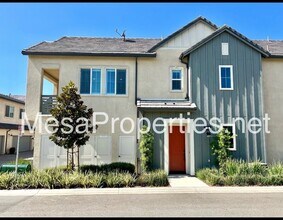 Building Photo - 3880 S Oasis Paseo