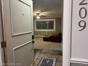 Building Photo - 803 Plate St