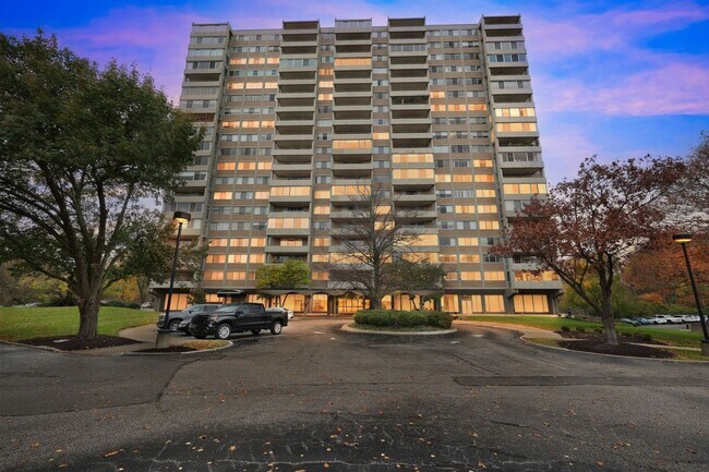 Foto del edificio - 2324 Madison Rd