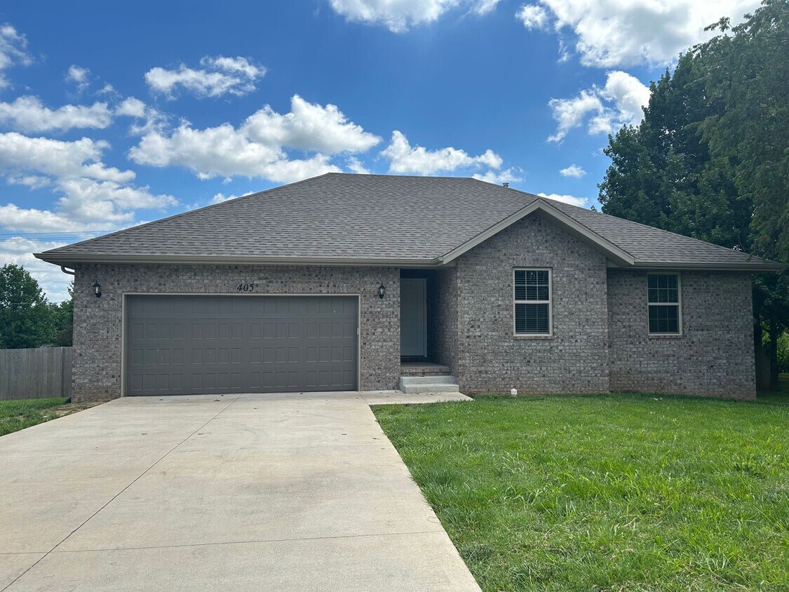 Primary Photo - 3 Bedroom Willard Home for rent!