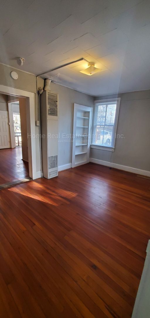 Building Photo - 412 W. First Street Apt B