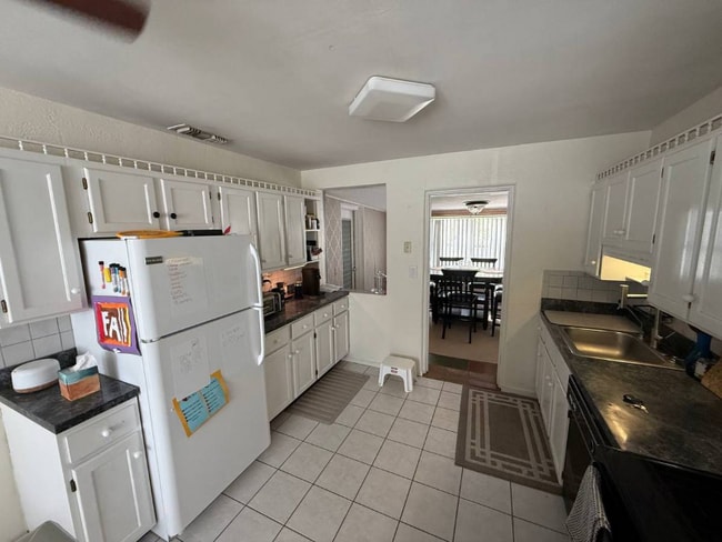 Building Photo - 23 Hibiscus Dr