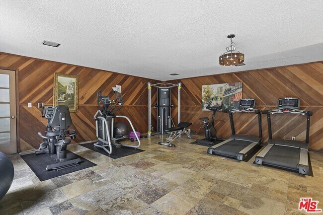 Gimnasio en el edificio - 525 S Ardmore Ave