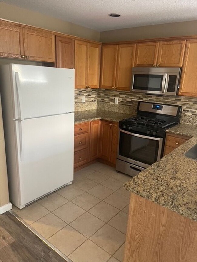 Foto del edificio - Beautiful 3 bed 2.5 home in Oak Hills! Was...