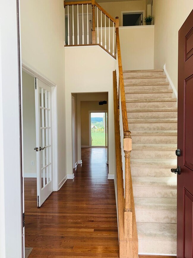 Building Photo - 365 Roudabush Dr NW