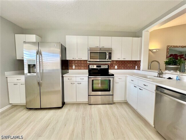 Foto del edificio - 7749 Jewel Ln