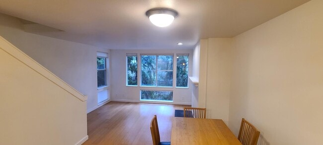Building Photo - 1817 11th Ave W