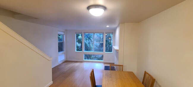 Foto del edificio - 1817 11th Ave W