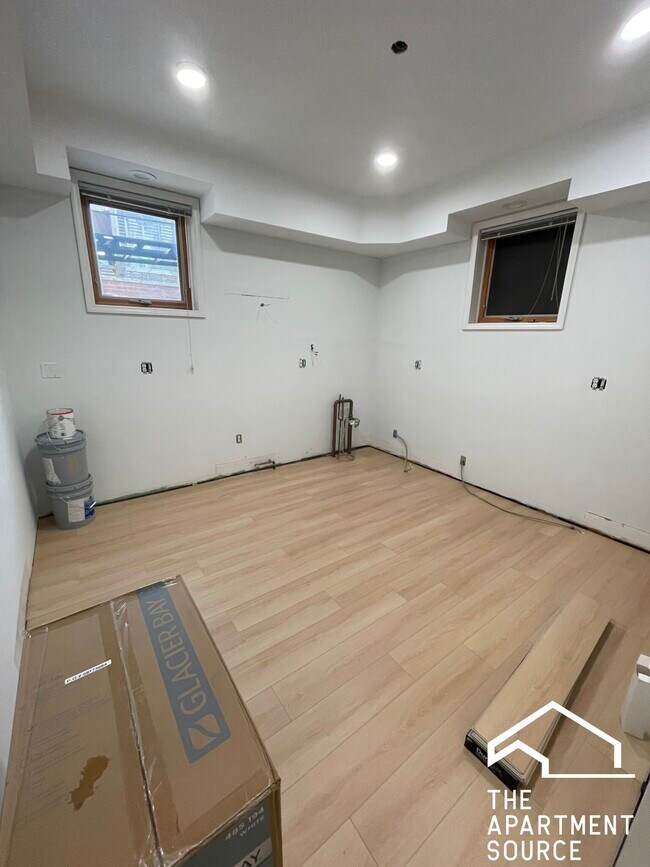 Building Photo - 535 W Wrightwood Ave