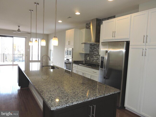 Building Photo - 20425 Codman Dr