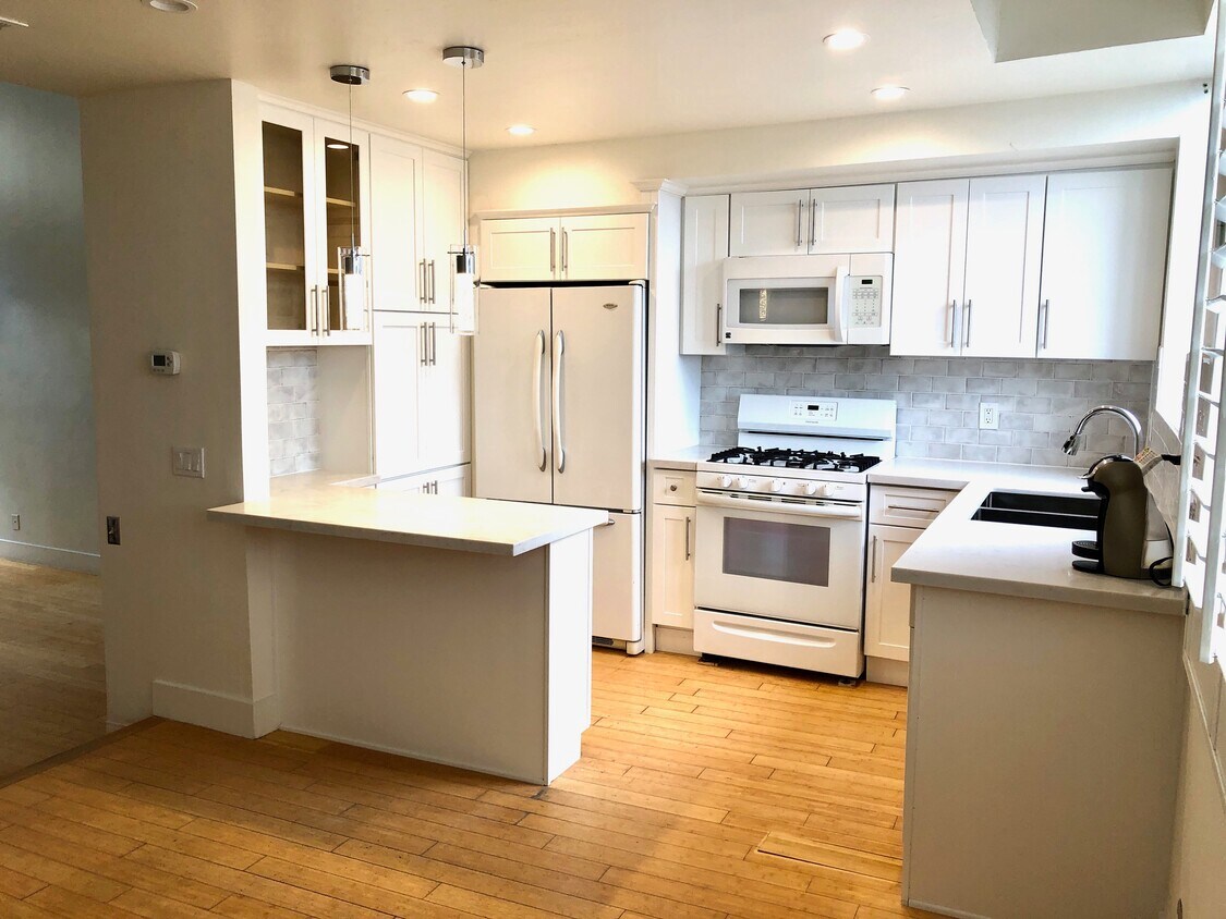 Foto principal - 12525 Pacific Ave