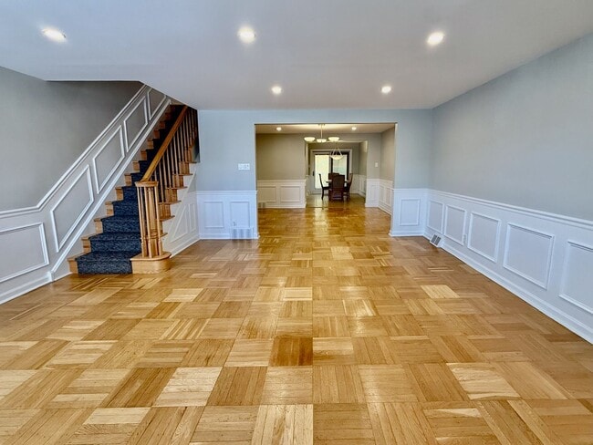 Building Photo - RARELY Offered completely RENOVATED PACKER PARK 3 Bedroom/2.5 Bath HOME w/ Central AC-HARDWOOD Fl...