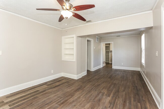 Building Photo - 6517 Sunset Dr