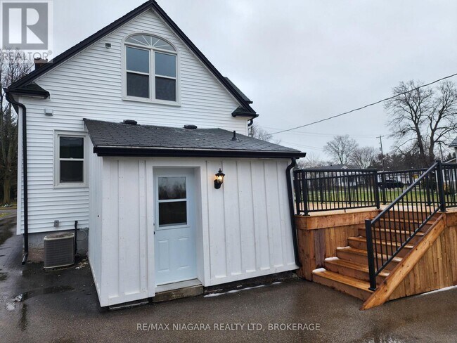 Photo du bâtiment - 549 Ridge Rd N