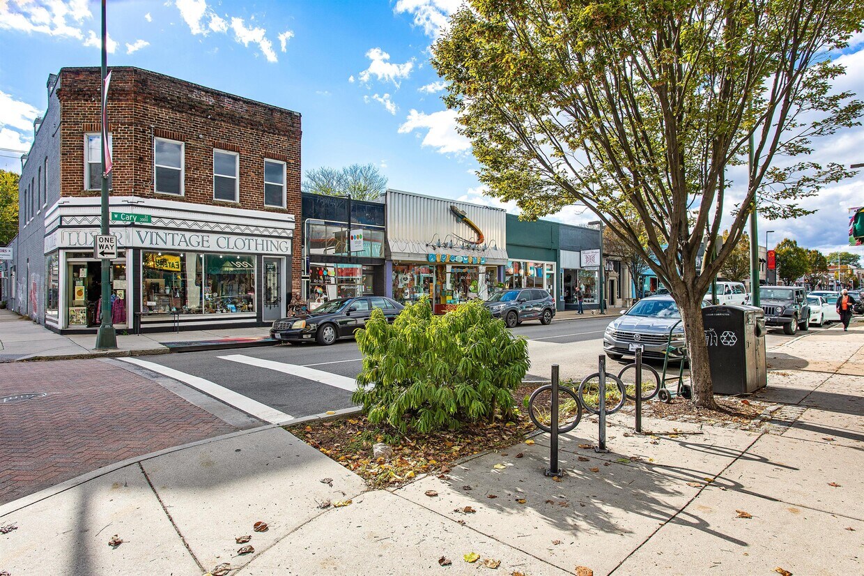 Primary Photo - 2902 Idlewood Ave