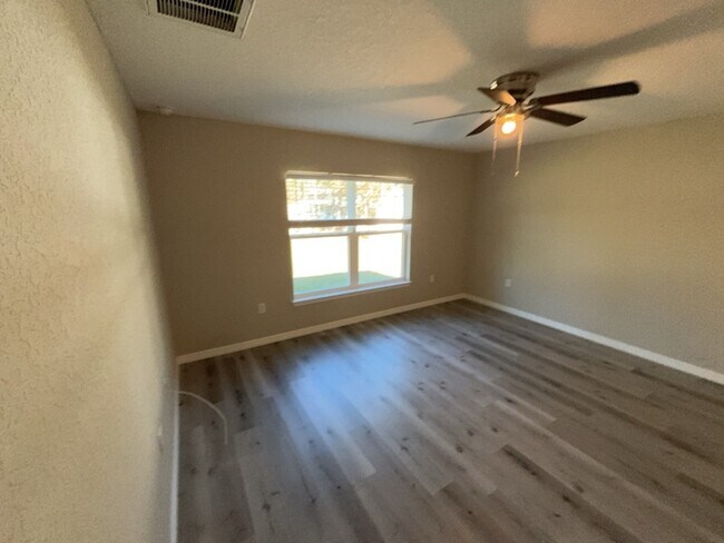 Foto del edificio - 3099 W Viking Ln