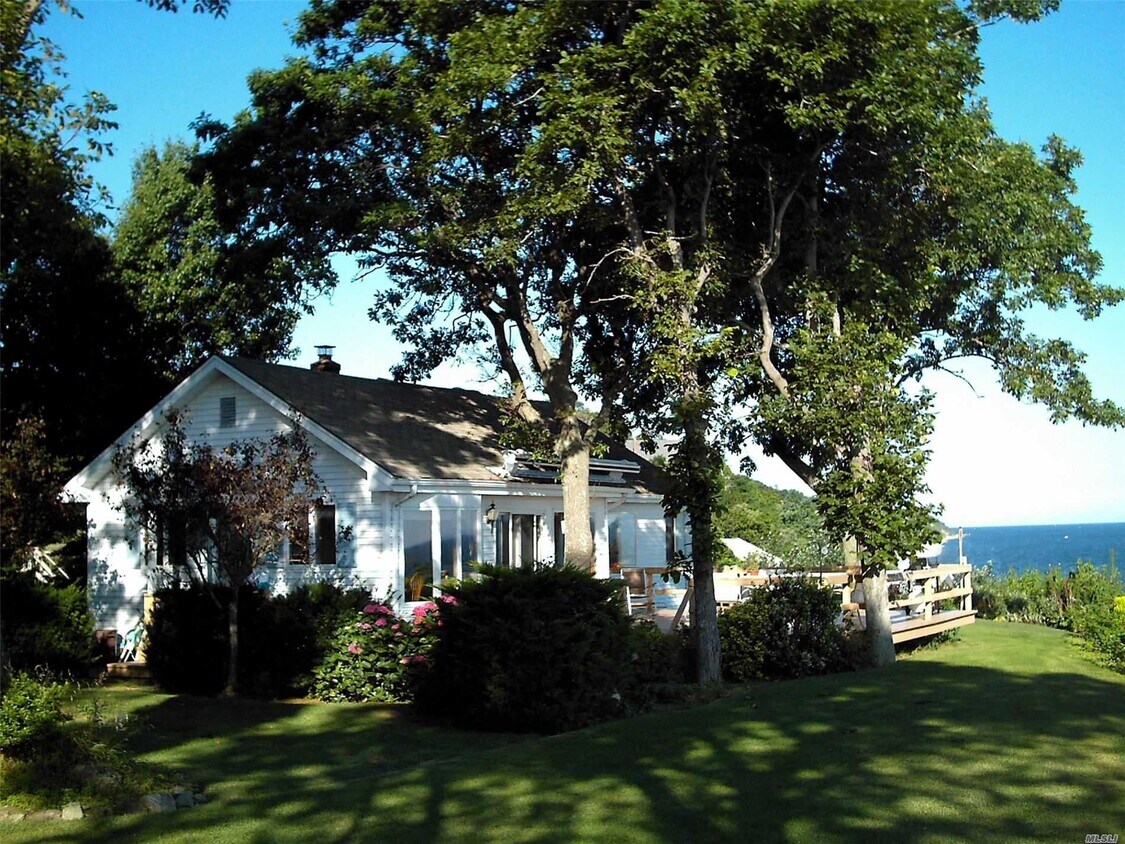 361 Soundview Dr, Rocky Point, NY 11778 House Rental in Rocky Point