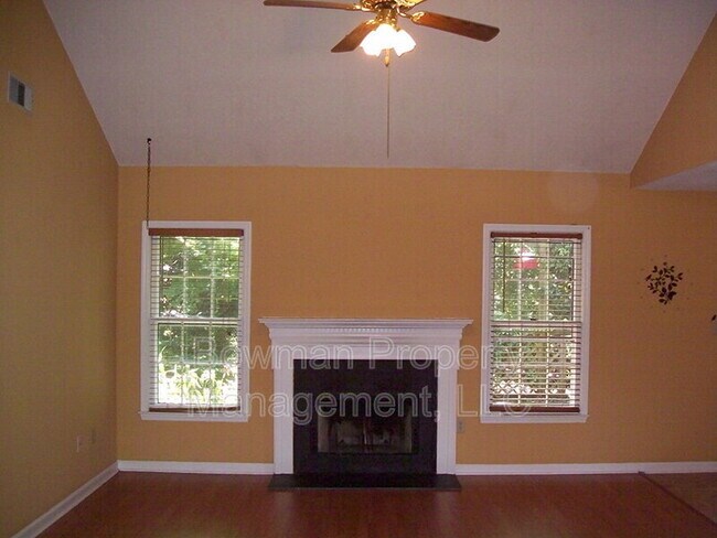 Foto del edificio - 141 Wakefield Dr