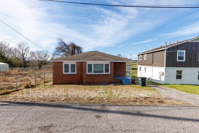 Building Photo - 408 Miles Ave