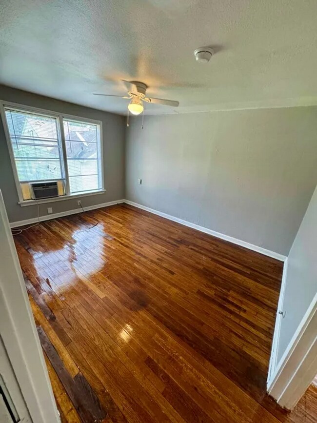 Foto del edificio - 4265 Woodlawn Ave