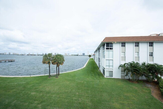 Foto del edificio - 2936 Lake Shore Dr