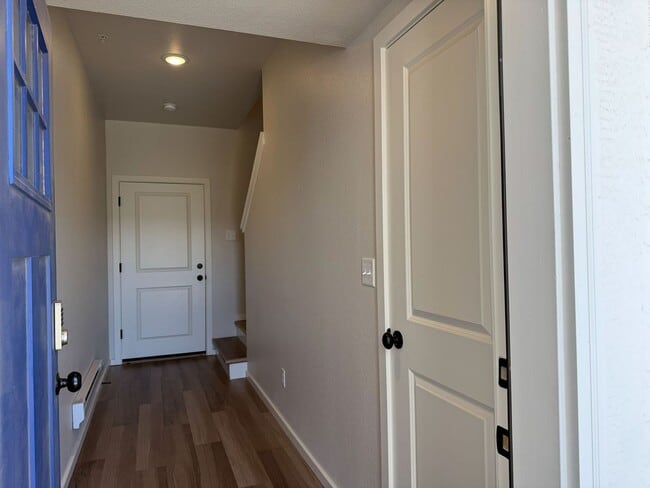 Building Photo - Beautiful Home in Windsor with Internet Included!