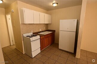 Building Photo - 3021 E Carey Ave