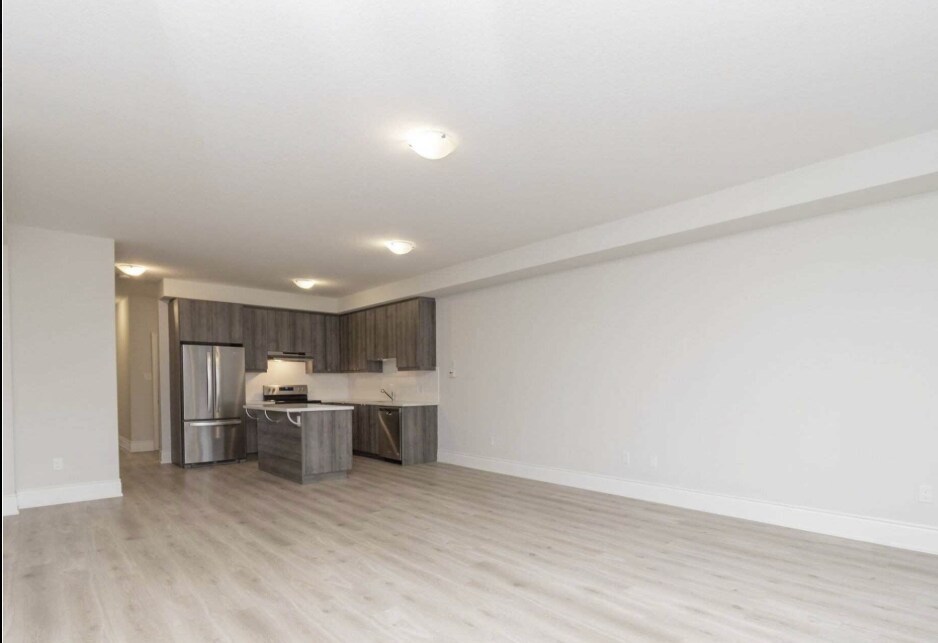 Building Photo - 579 Wedgewood Dr