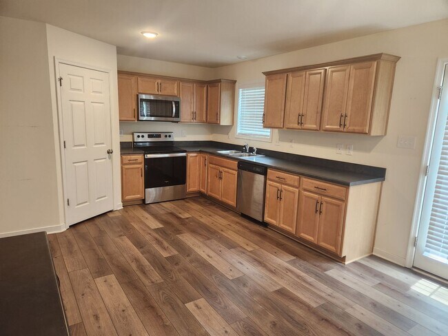 Foto del edificio - Chesterfield-4 Bed 2.5 Bath 2 House-Conven...