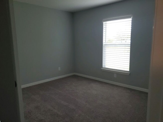 Building Photo - 3921 NE 15th Pl