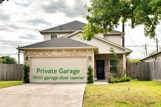 Building Photo - 5046 Van Fleet St