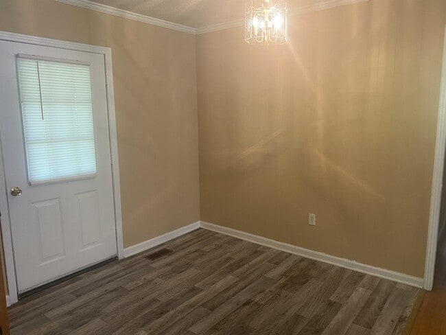 Foto del edificio - 1096 Berrywood Ave