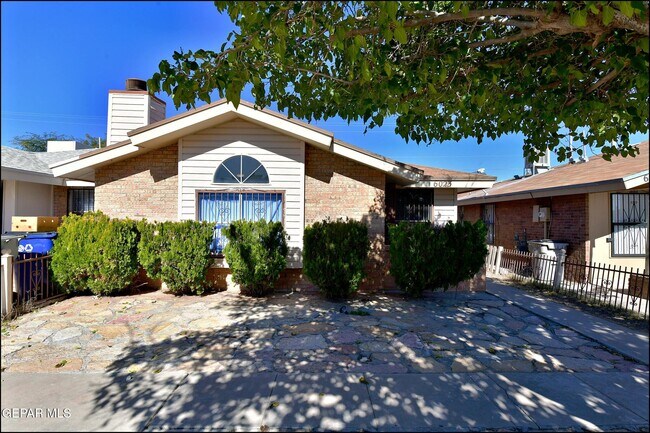 Foto del edificio - 6023 Bridalveil Dr