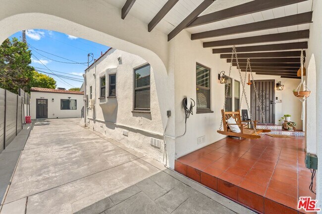 Foto del edificio - 3871 Roxton Ave